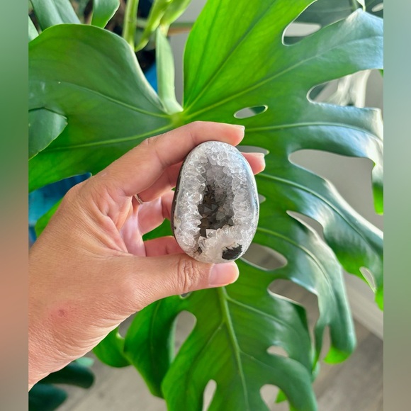 Amethyst Egg - Picture 2 of 4